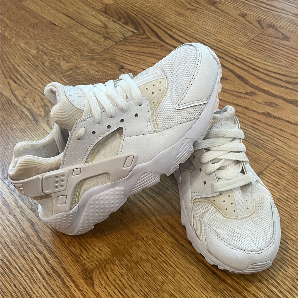Nike Huarache Triple White Sneakers/Shoes. Size 3.5Y. Excellent Condition.